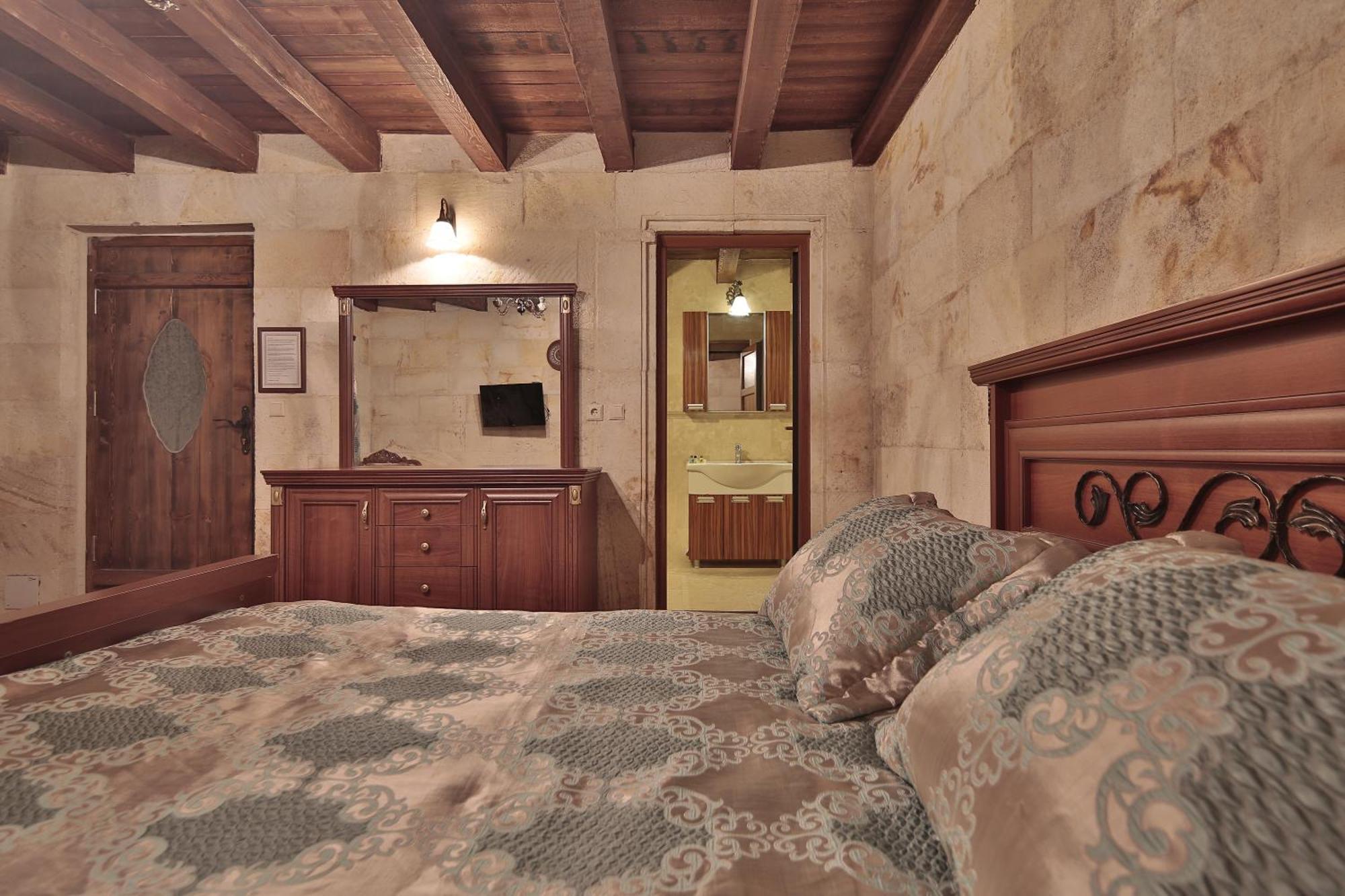 Shoestring Cave House Goreme Room photo